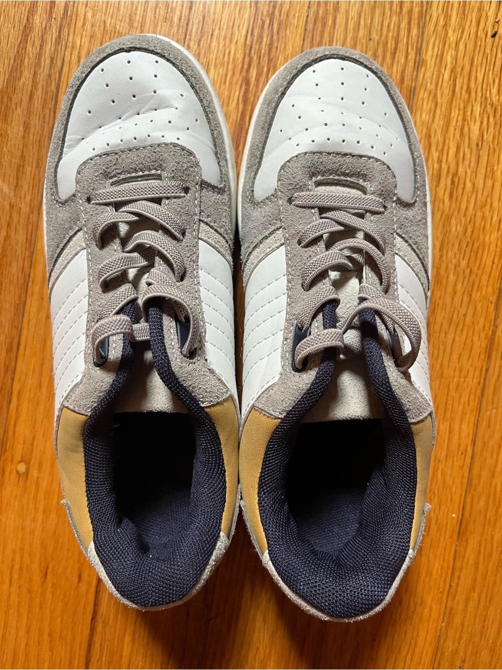 Falls Creek Low-Top Sneakers in White, Navy & Tan